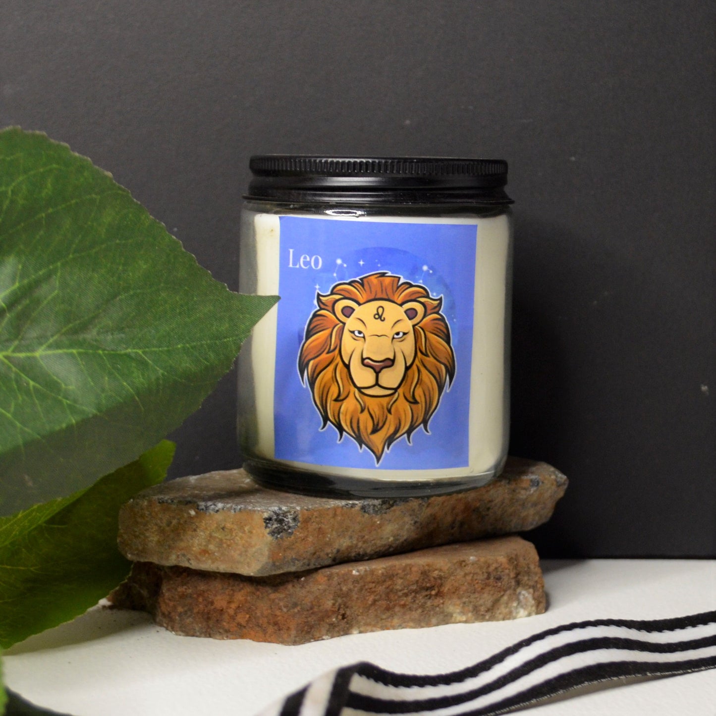 Leo- zodiac candle