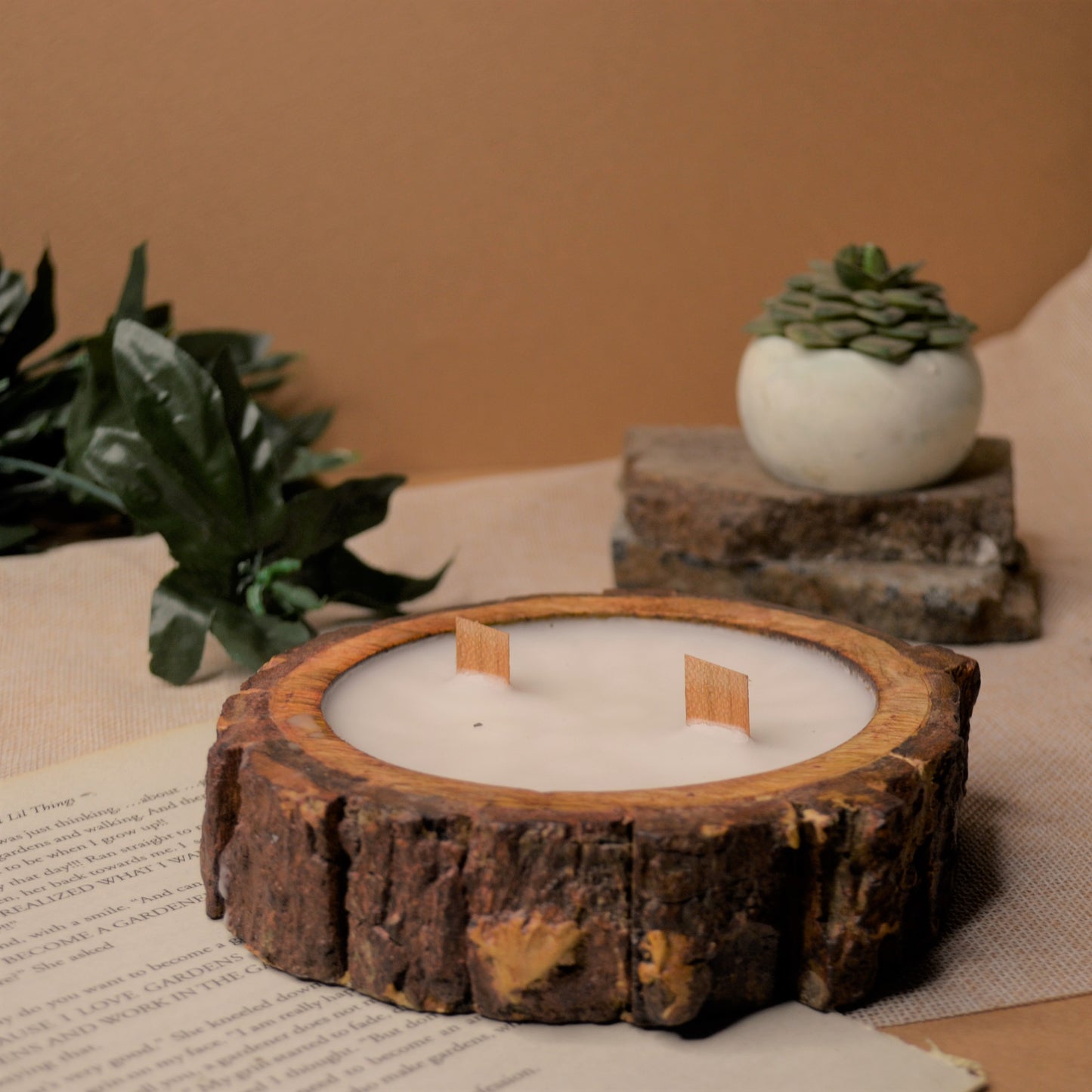 Nature’s Embrace -wooden bark candle