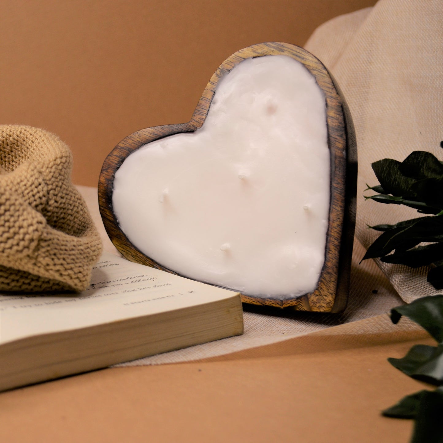 Whispers of White-heart bowl cadle